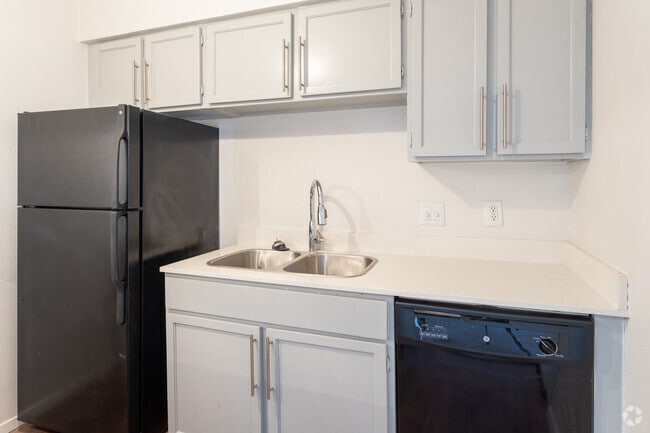 1BR, 1BA - 656SF