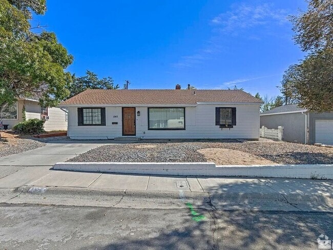 Building Photo - Comfortable Furnished Home near Hospitals
