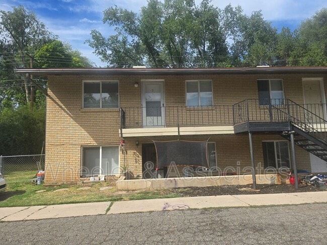 Building Photo - 3070 Eccles Ave Unit 5