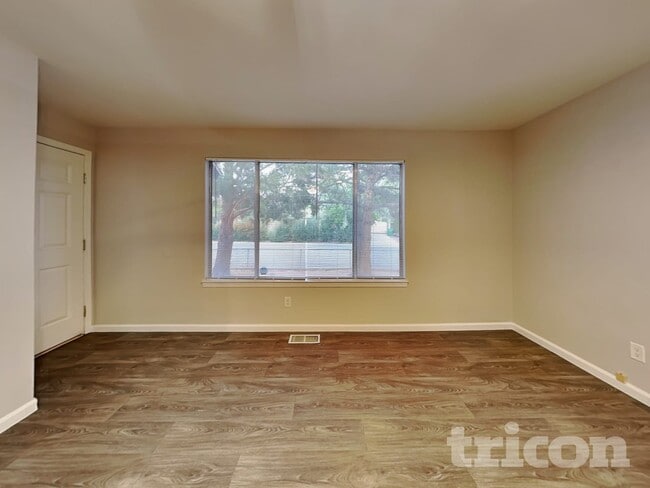 Photo - 1675 Van Petten St