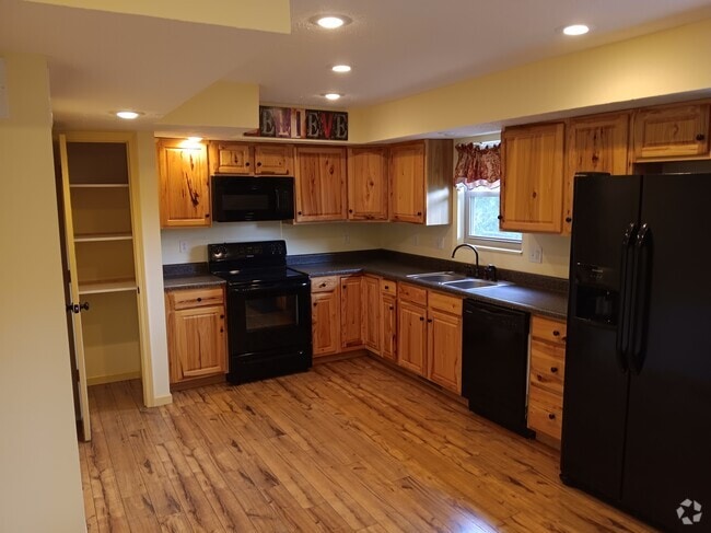 Building Photo - 899 Blennerhassett Hts Rental
