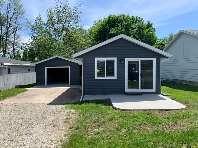 Photo - 607 N 7th St House