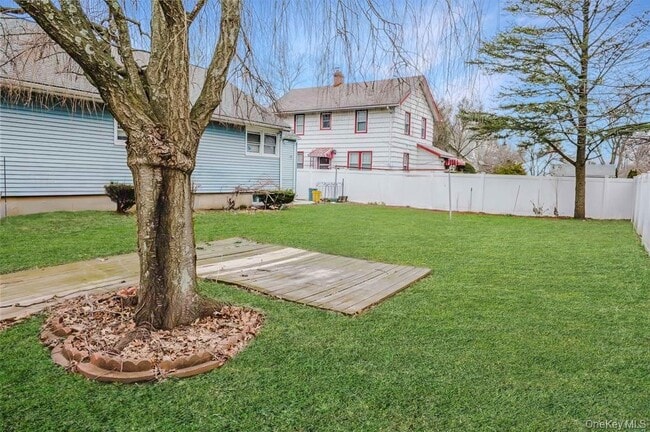 Photo - 241 Woodbury Rd