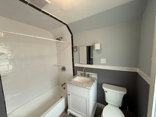 Photo - 9 Tip Top St Unidad #1