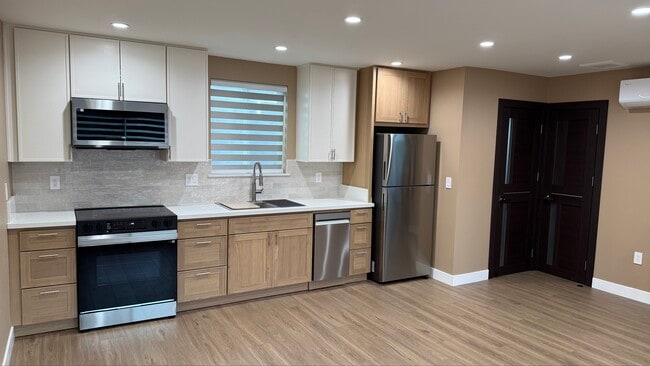 Photo - 594 S Mentor Ave