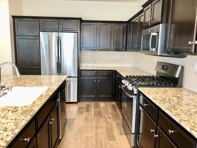 Photo - $2,150 Ashlan & Leonard, 3 Bedroom + Offic...