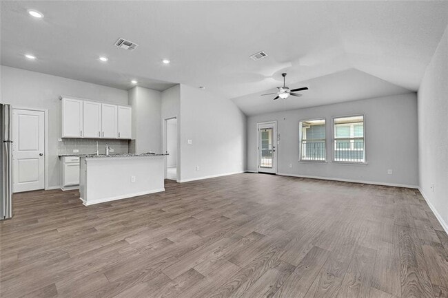 Photo - 1384 Harwell Loop