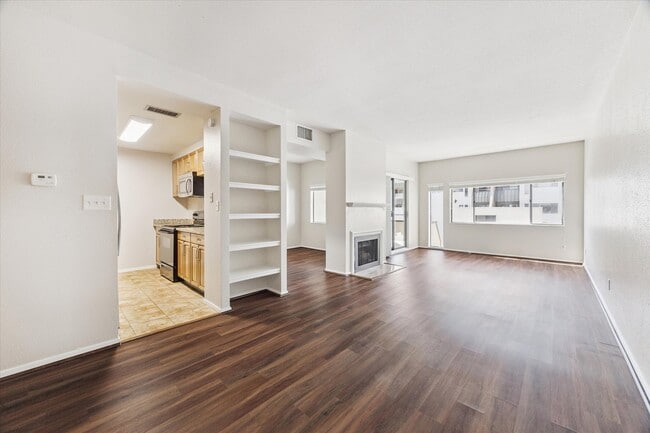 Building Photo - 1819 Augusta Dr Unit C28