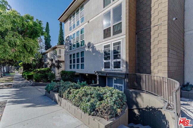 Photo - 1833 Normandie Ave Unidad 204