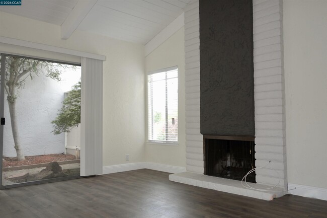 Photo - 112 Marchbanks Ct