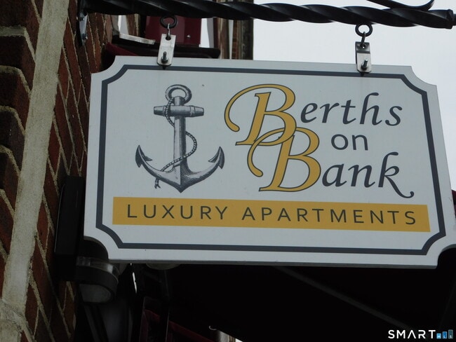 Building Photo - 153 Bank St Unit 203