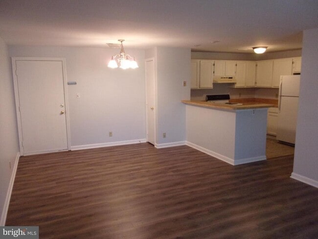 Photo - 100 Chesterfield Ln