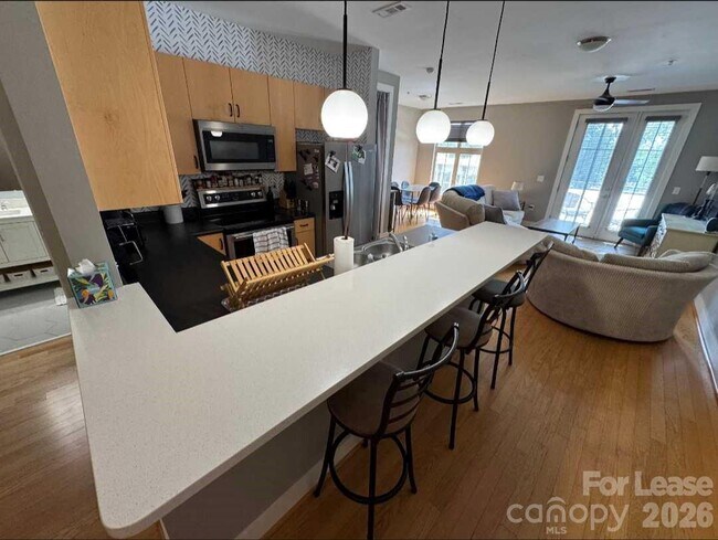 Photo - 1101 W 1st St