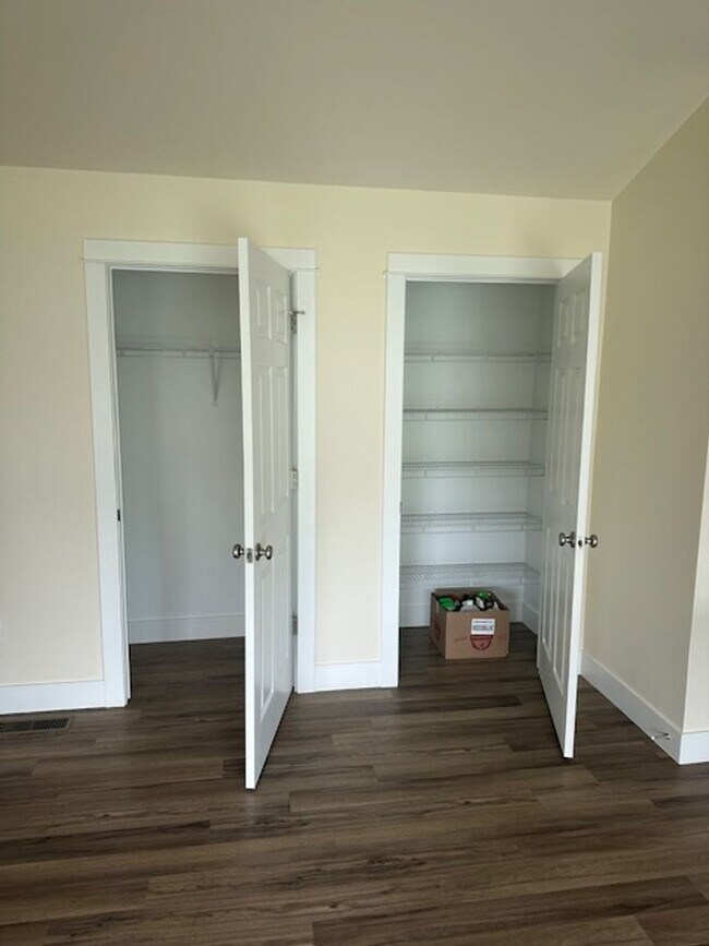 Photo - Charming 4-Bedroom Home with Modern Comfor...