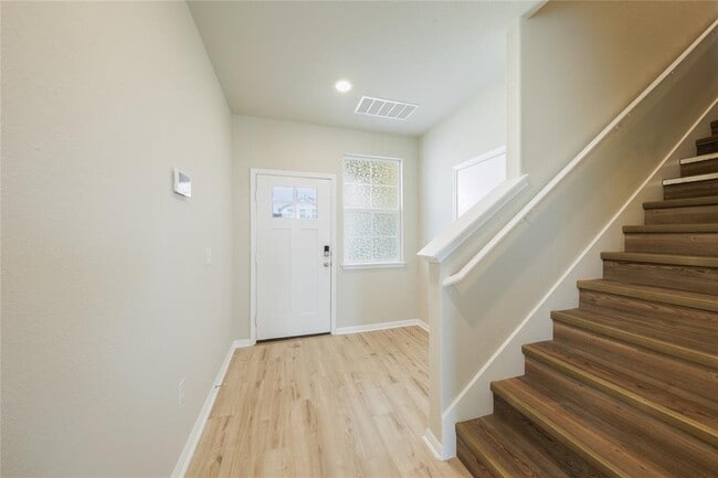 Photo - 521 Otto Ave