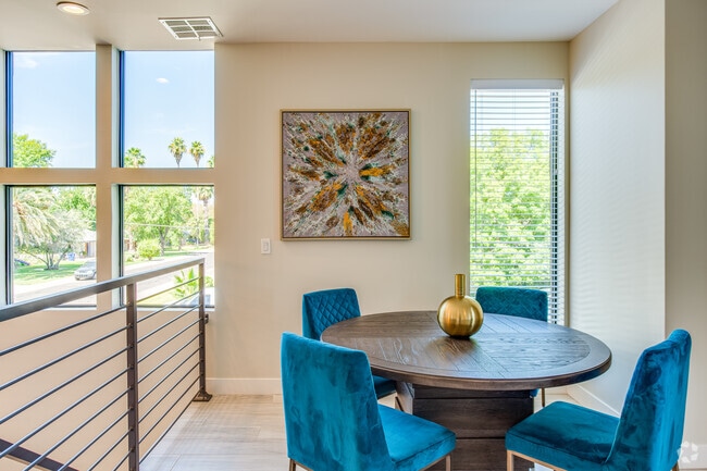 2 BR, 2 BA - 1672SF