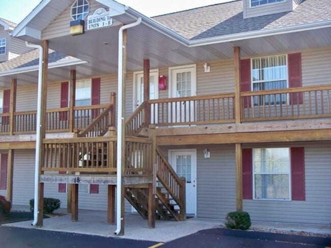 Building Photo - 2 Bedroom 2 Bath loft Apartment Branson Unit 8