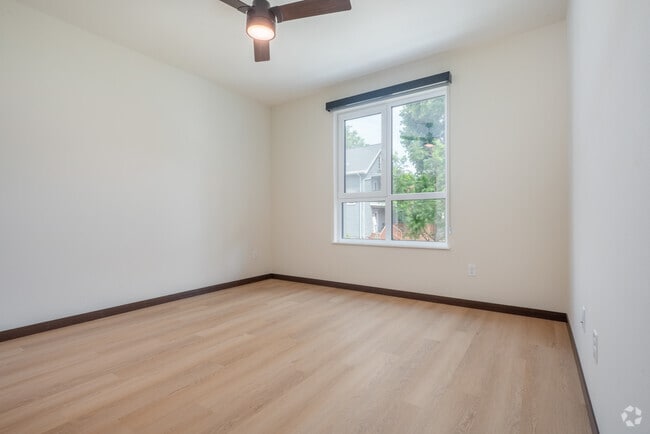 1BR, 1BA - 770SF - Bedroom