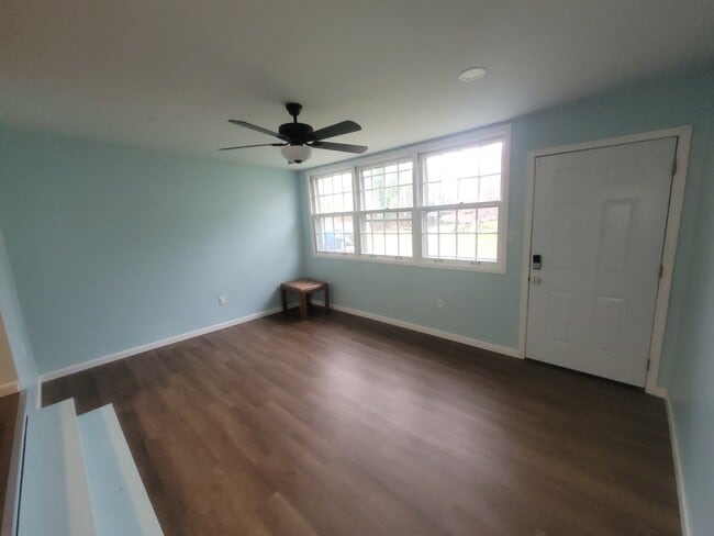 Photo - 810 Seymour Rd Unit B