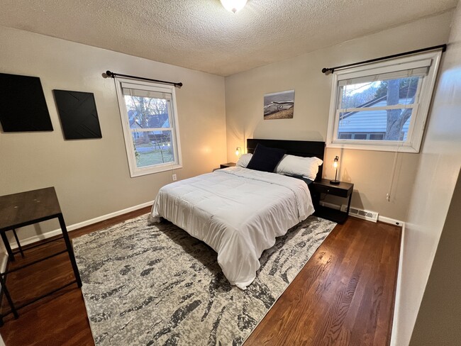 Photo - 300 College Park Dr