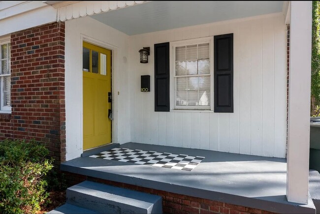 Building Photo - 2 Bedroom, 1 Bath in Melrose Heights - Ava... Rental