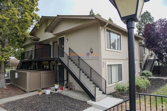 Building Photo - 2 Bed | 2 Bath | Light, Bright & Airy Cond... Rental