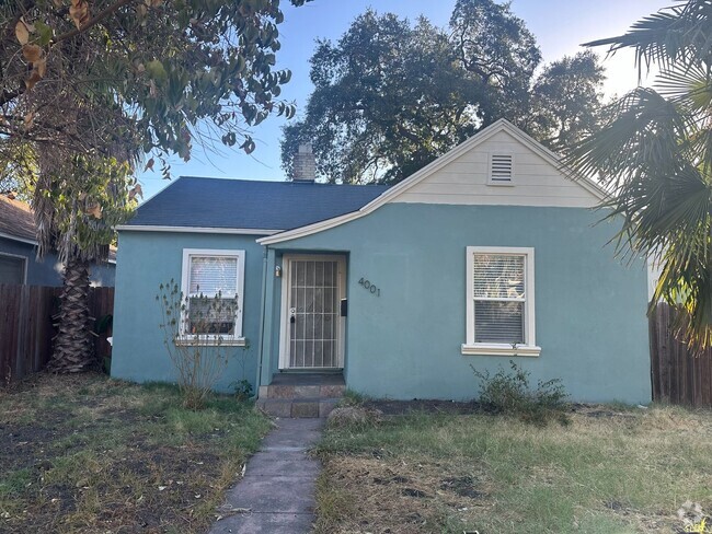 Building Photo - Two Bedroom Home with Huge Yard