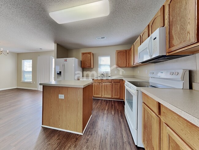 Photo - 5001 Athol St