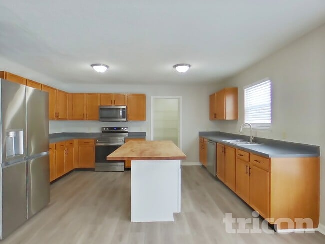 Photo - 9986 Split Rock Way