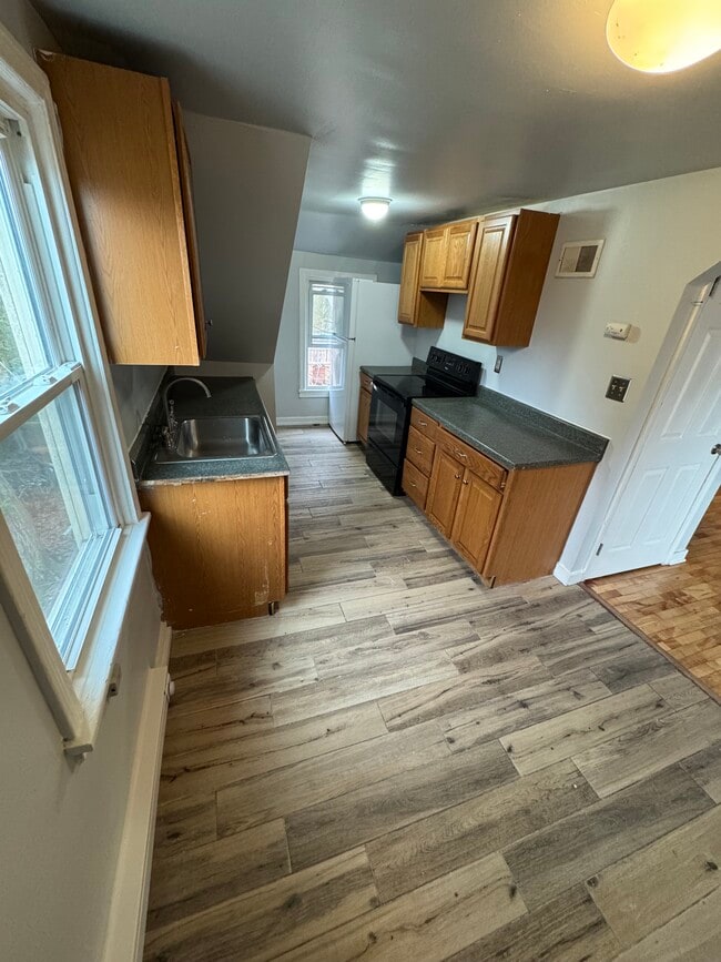 Building Photo - 28 York Ave Unit 2 Rental