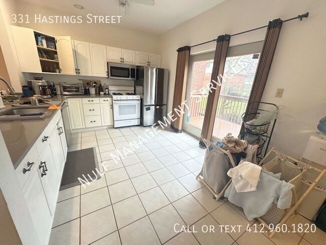 Photo - 331 Hastings St