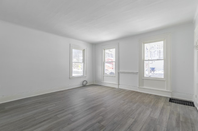 Building Photo - 297 Genesee St Rental