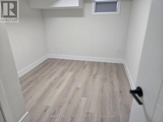 Photo - 111 McAllister Rd