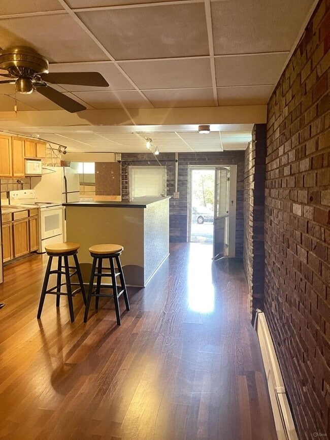 Building Photo - 547 W Main St Unit 549 W Main St