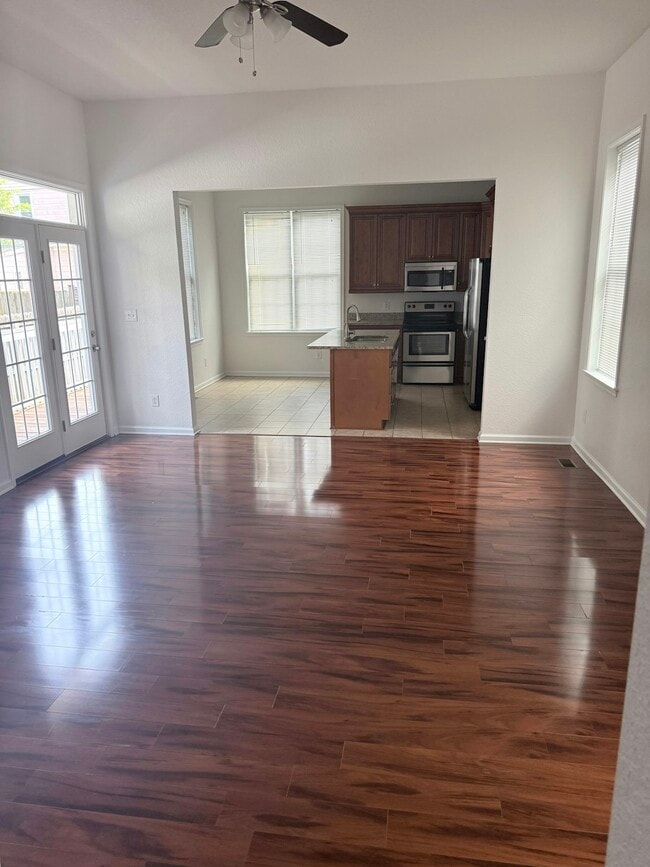 Photo - 213 W 30th St