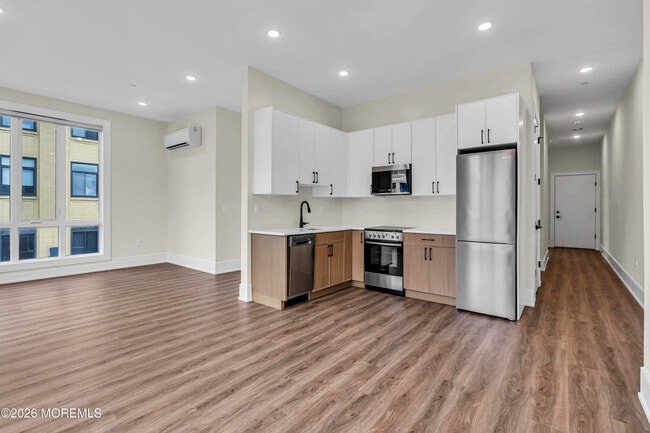 Photo - 527 Bangs Ave Unit 305