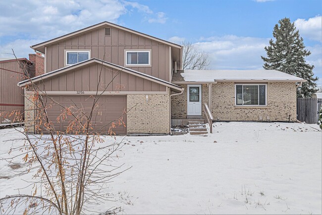 Photo - 3 bedroom 2.5 bathroom in Heather Ridge!