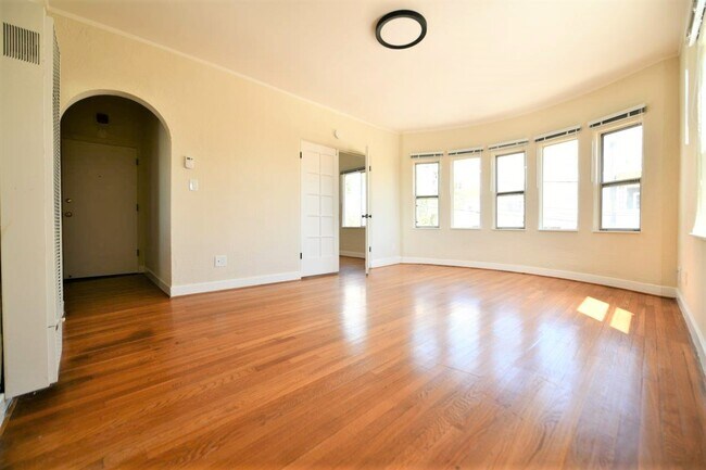 Photo - 479 Merritt Ave