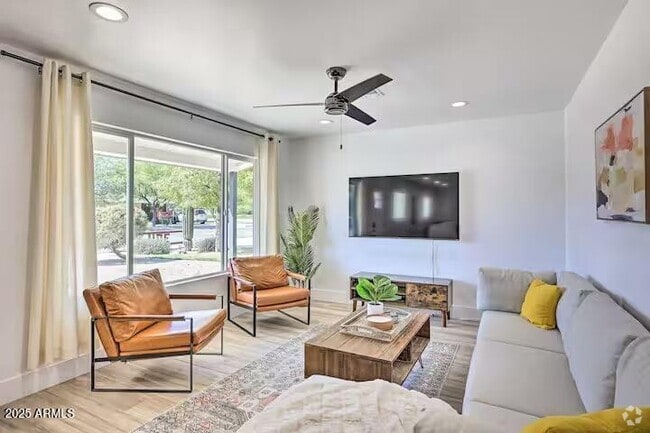 Building Photo - 310 E Papago Dr Rental