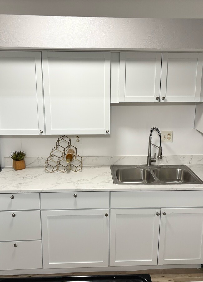 Building Photo - Birchwood Dr