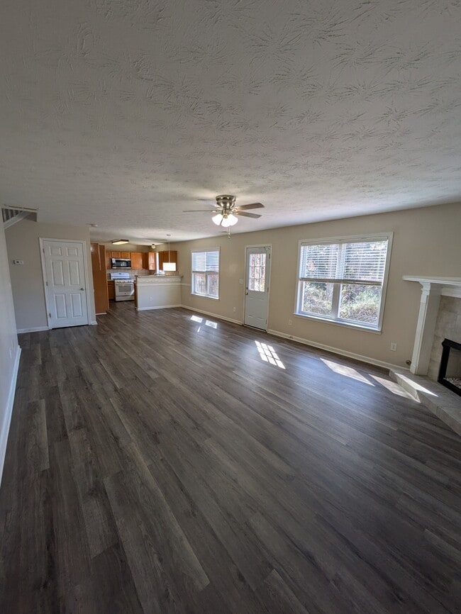 Photo - 375 Searchlight Dr