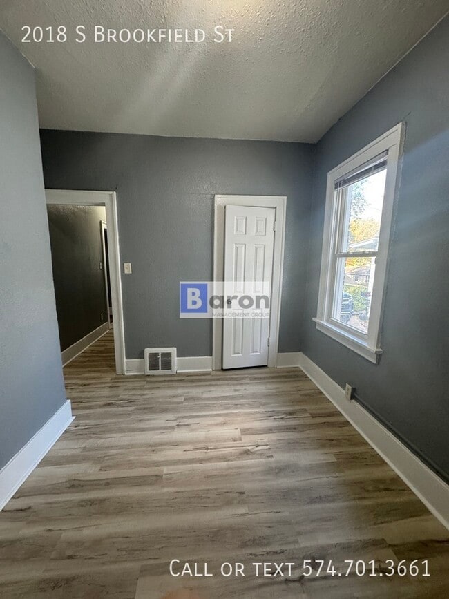 Photo - 2018 S Brookfield St