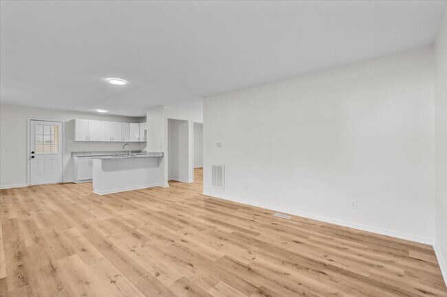 Photo - 718 Miles St