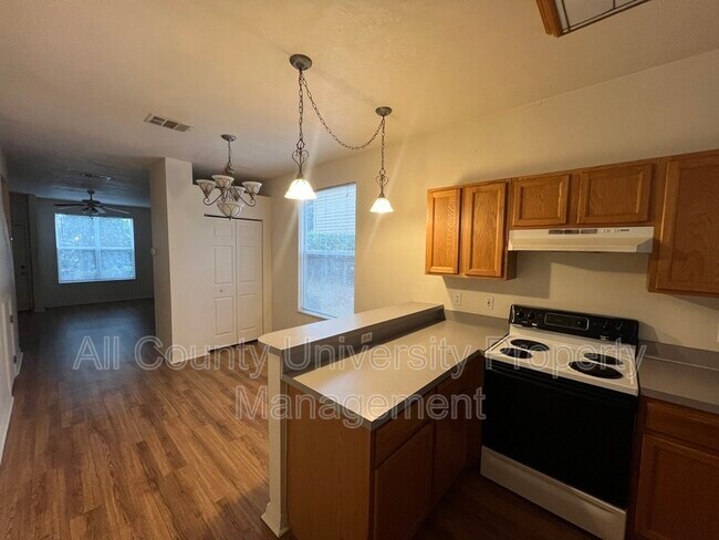 Photo - 3552 SW 30th Way Unidad 136