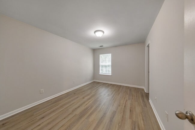 Photo - 2830 Mayfair Dr