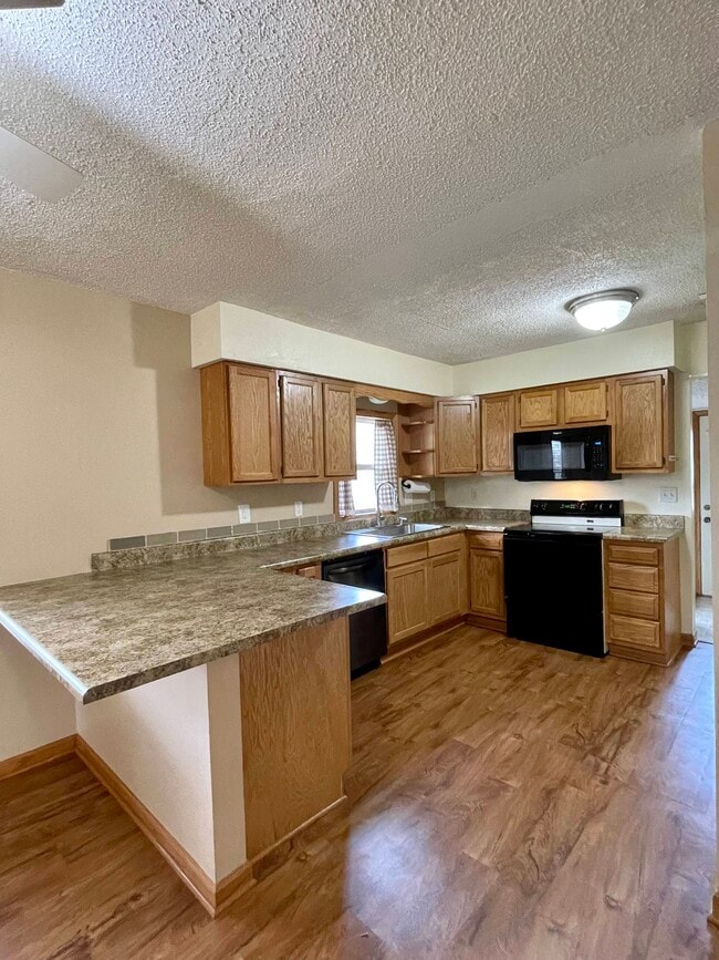 Photo - 105 7th St SW