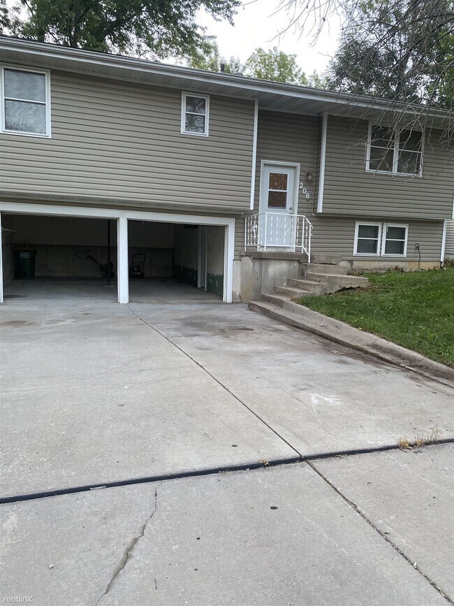 Photo - 3 br, 1 bath House - 208 West McDonald Street