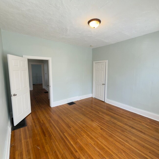 Photo - 1047 Park St SW