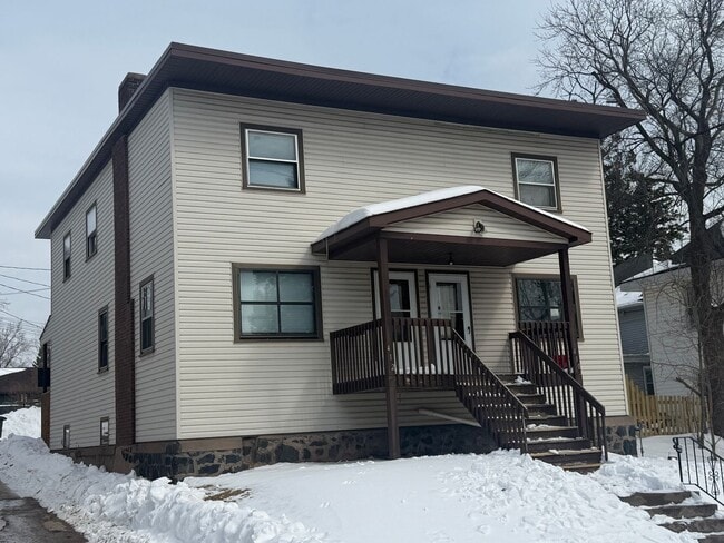Building Photo - Duluth, MN 3 Bed, 1 Bath
