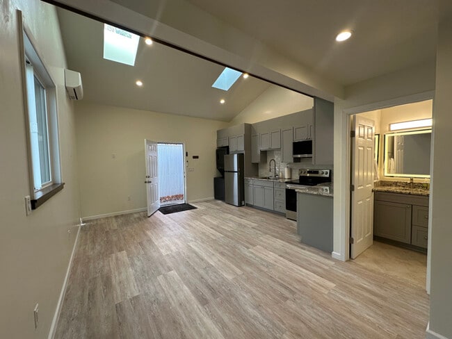 Photo - 1139 Azalea Ave